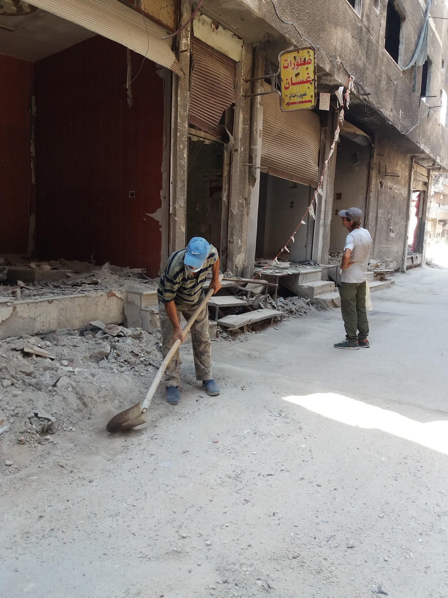 عائلات في مخيم اليرموك تشكو صعوبة تأمين متطلبات العيش