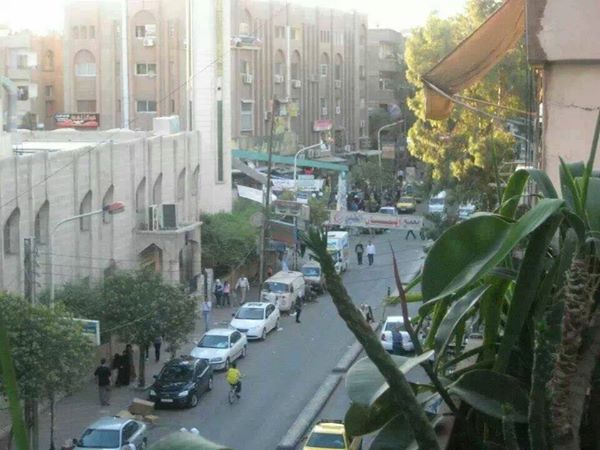 حقوقيون وناشطون يحذرون أهالي مخيم اليرموك من بيع منازلهم وممتلكاتهم 