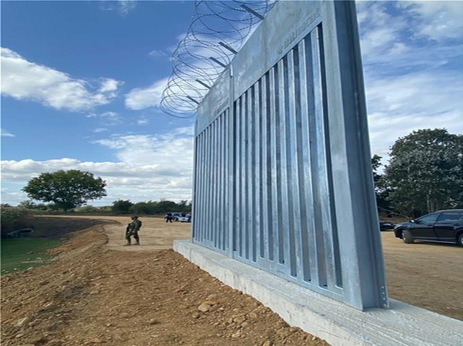 اليونان تشرع ببناء جدار حديدي على حدودها البرية مع تركيا