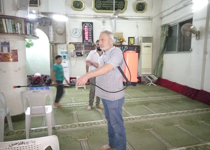 لمواجهة كورونا.. حملة تعقيم وتطهير لمسجد القدس في مخيم درعا 