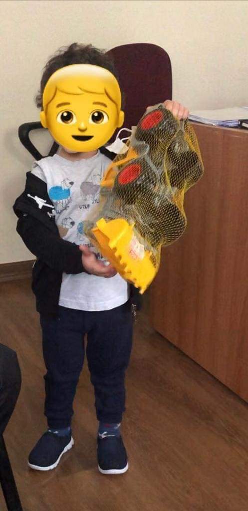 طفل من فلسطينيي سوريا وحيد بعد مقتل والدته