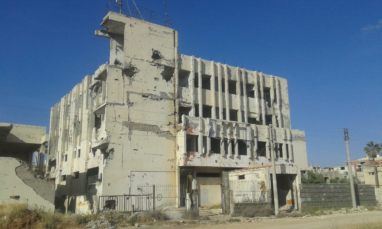 تفجير قنابل عنقودية من مخلفات الحرب في مخيم درعا