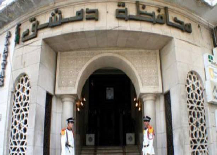 أهالي مخيم اليرموك يشكون مماطلة محافظة دمشق واستخفافها بمعاناتهم