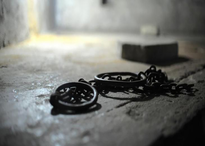 سوريا: تحذيرات من تعرض أهالي المعتقلين الفلسطينيين لعمليات نصب وابتزاز