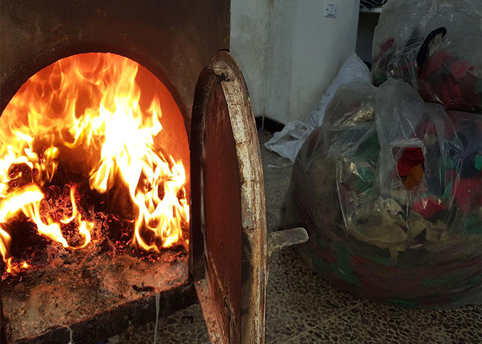 النفايات البلاستيكية وقود بديل لمدافئ أهالي مخيم الحسينية