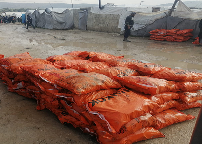 ملهم توزع مادة الفحم في مخيمي دير بلوط والمحمدية