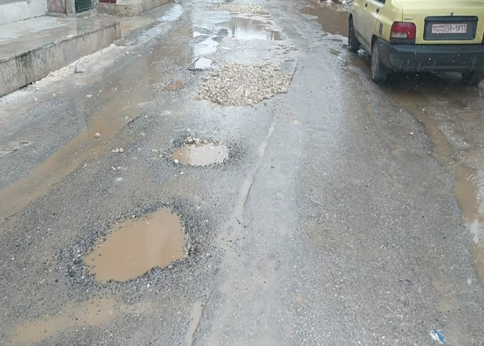  مخيم النيرب.. شكاوى من رداءة الطرقات وافتقارها للصيانة الدائمة 