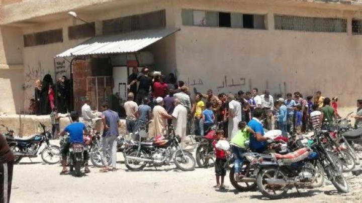 الفلسطينيون جنوب سورية يشكون نقص الخبز 