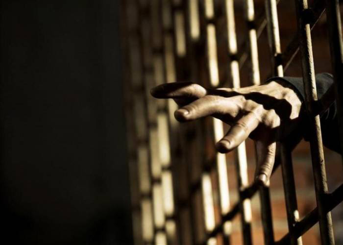 "32" فلسطينياً من أبناء مخيم حندرات مغيبون قسرياً في سجون النظام السوري