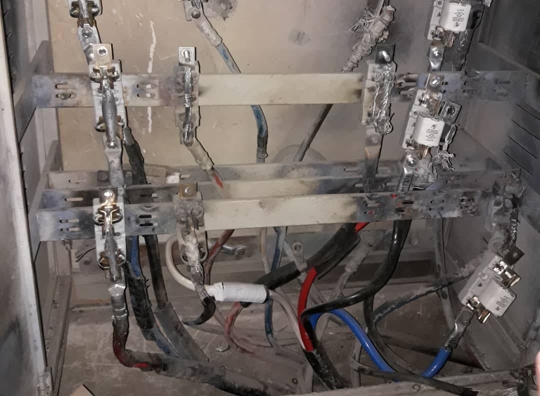 سرقة خزانات الكهرباء في مخيم جرمانا تزيد من معاناة الأهالي