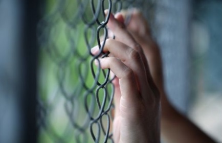 سورية. 49 طفلاً فلسطينياً في السجون وتوثيق ضحيتين تحت التعذيب 