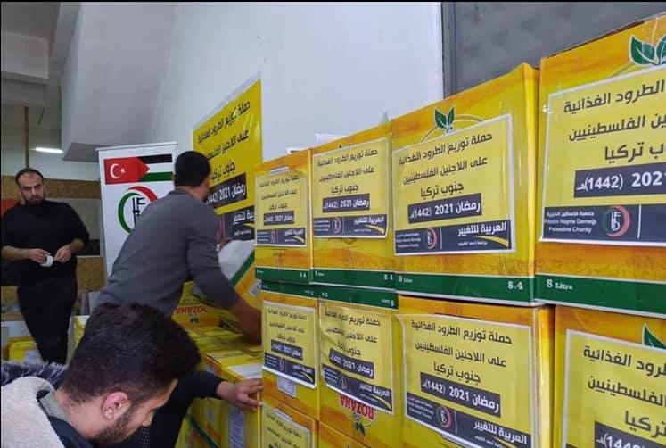 توزيع مساعدات عينية ومالية على الفلسطينيين جنوب تركيا