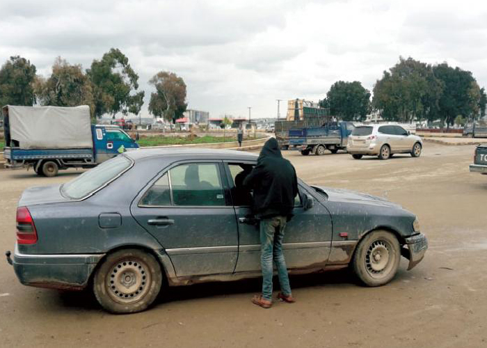 مخيم الحسينية.. الحرب تدفع اليتامى والفقراء للتسوّل في الشوارع