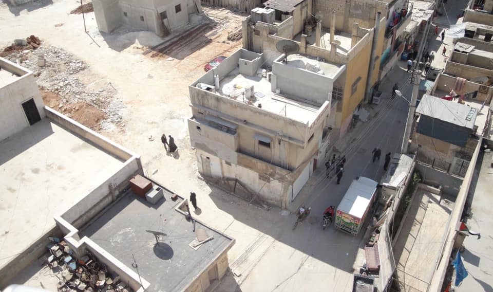 طلاب مخيم النيرب يشكون ارتفاع أجور المواصلات