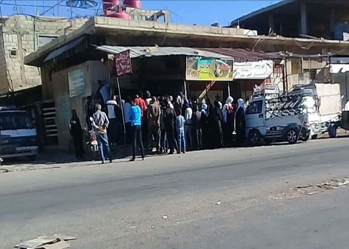 مخيم خان الشيح.. كبار السن يشكون صعوبة حصولهم على مادة الخبز 