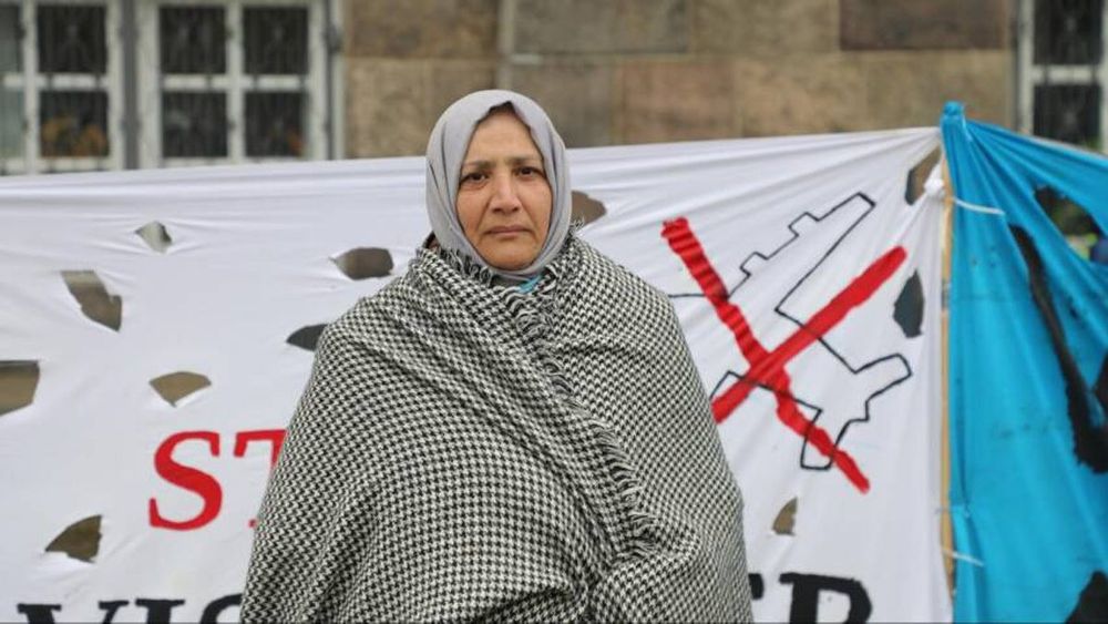 تعرف على قصة "رحاب قاسم التي أصبحت أيقونة لاحتجاجات اللاجئين في الدنمارك