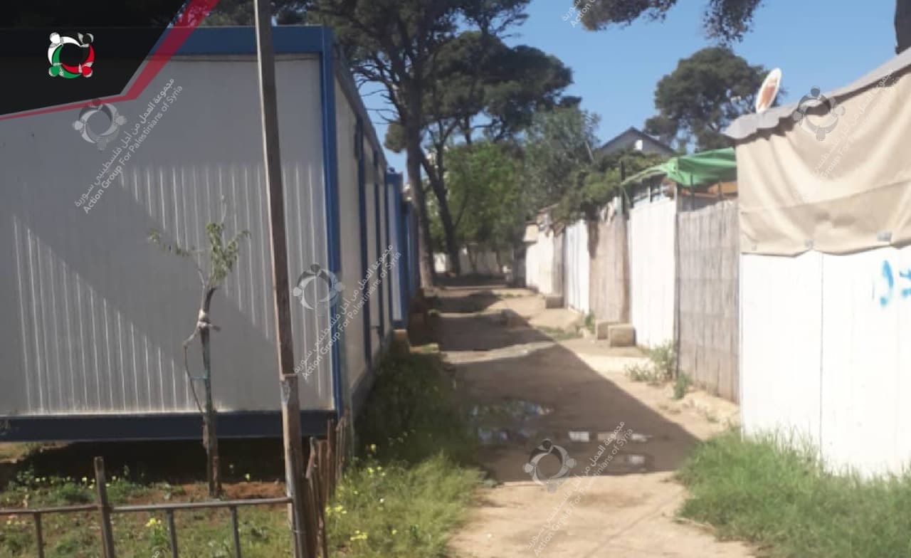 العائلات الفلسطينية في مخيم "سيدي فرج" تشكو الإهمال الصحي