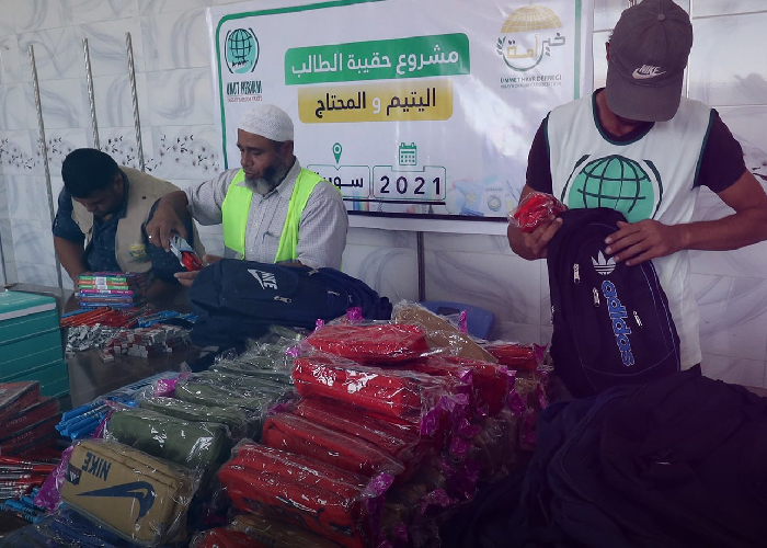 الشمال السوري.. توزيع حقائب مدرسية على الطلاب الفلسطينيين 