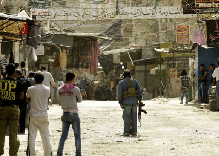 مخيم عين الحلوة.. الفلتان الأمني يحول حياة الفلسطينيين السوريين إلى جحيم 