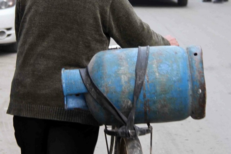 سوريا.. رفع سعر أسطوانة الغاز المنزلي إلى ٩٧٠٠ ليرة سورية 