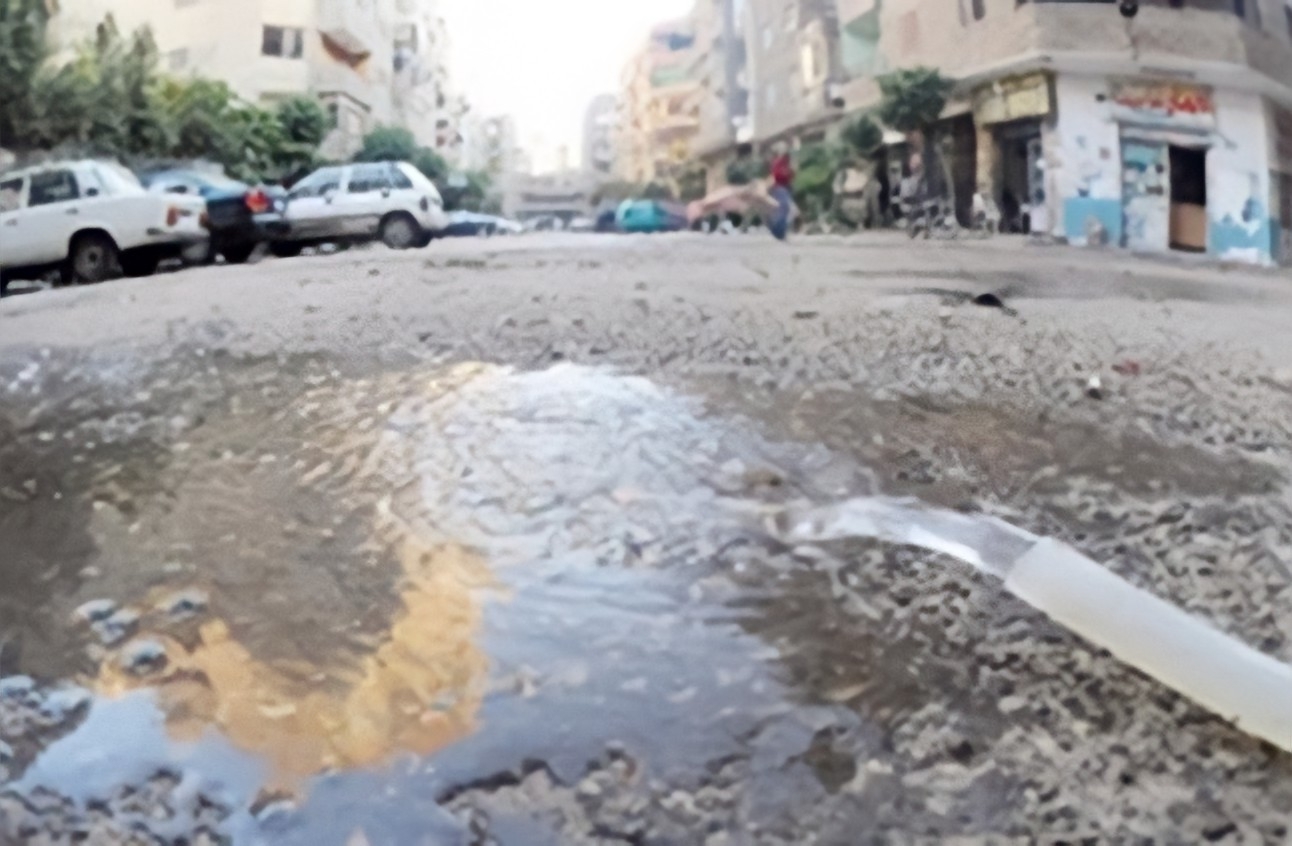 مخيم الحسينية.. شكاوى من هدر المياه في مناطق وانعدام وصولها إلى أخرى