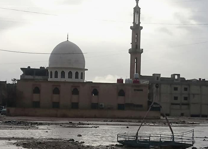 مخيم الحسينية.. الشتاء يحول الحارات إلى برك مائية وأوحال طينية