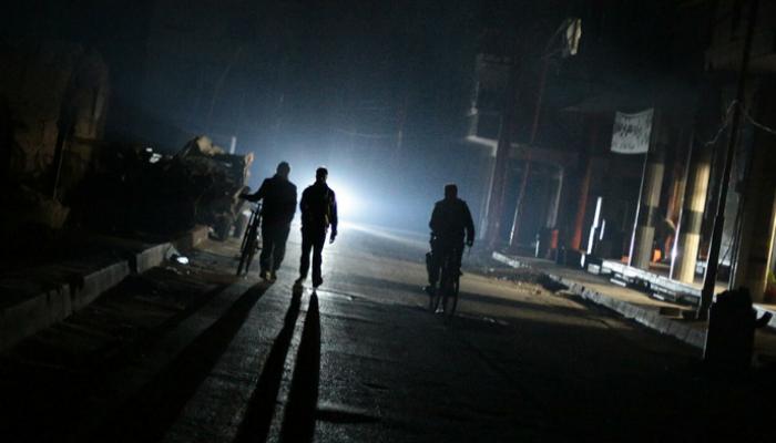 مخيم الحسينية .. انقطاع التيار الكهرباء يزيد من أعباء الأهالي