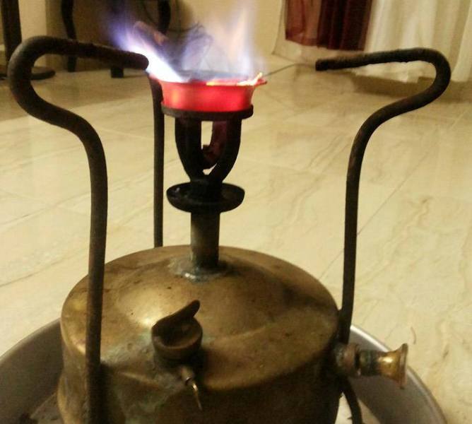 مازوت الطبخ عبء كبير على كاهل الأهالي في مخيم الحسينية 