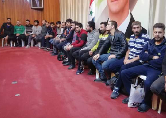 بعد الإفراج عن 20 معتقلاً.. العائلات الفلسطينية في درعا تطالب بالكشف عن مصير أبنائها 