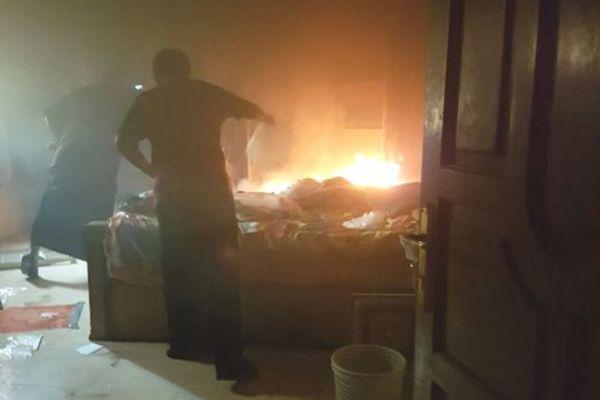 احتراق منزل في مخيم اليرموك والمتهم العفّيشة