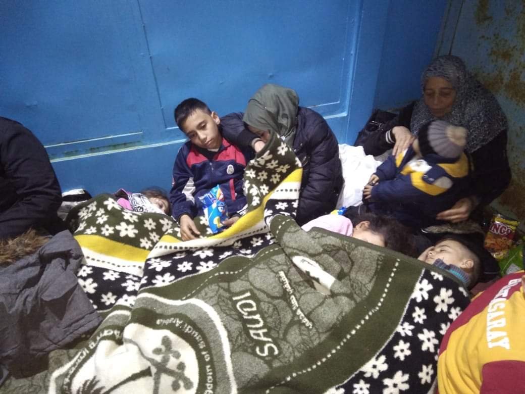 فلسطينيو سوريا يواصلون اعتصامهم أمام مقر الأونروا في بيروت