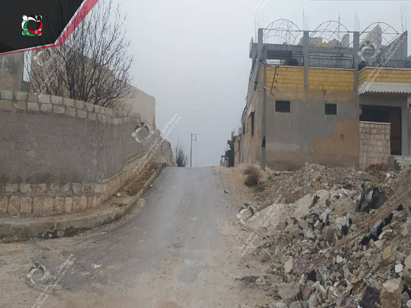 البرد القارس وقلة وقود التدفئة يفاقمان معاناة سكان مخيم حندرات 