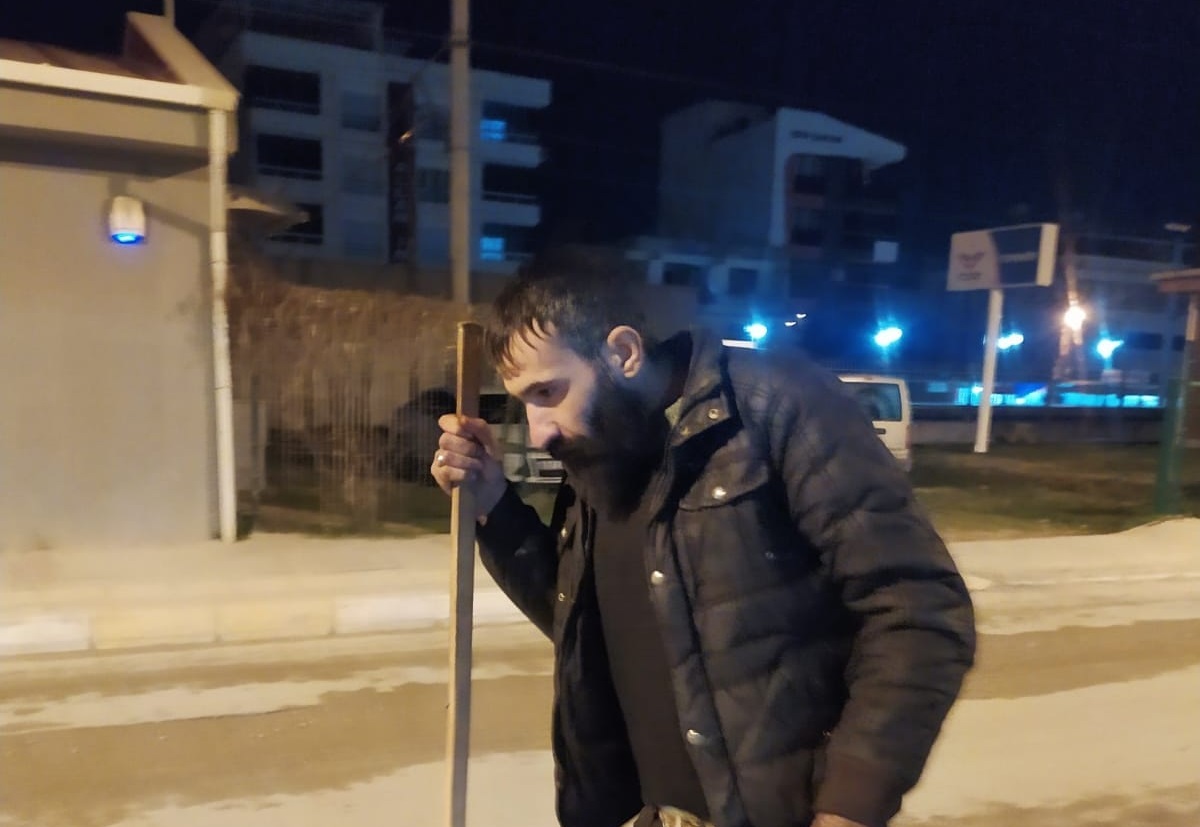 بلا معيل ولا مأوى..لاجئ فلسطيني مشرد في شوارع إزمير 