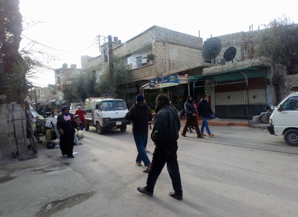 مخيم خان دنون..انخفاض درجات الحرارة مع انعدام مواد التدفئة يزيد من معاناة الأهالي