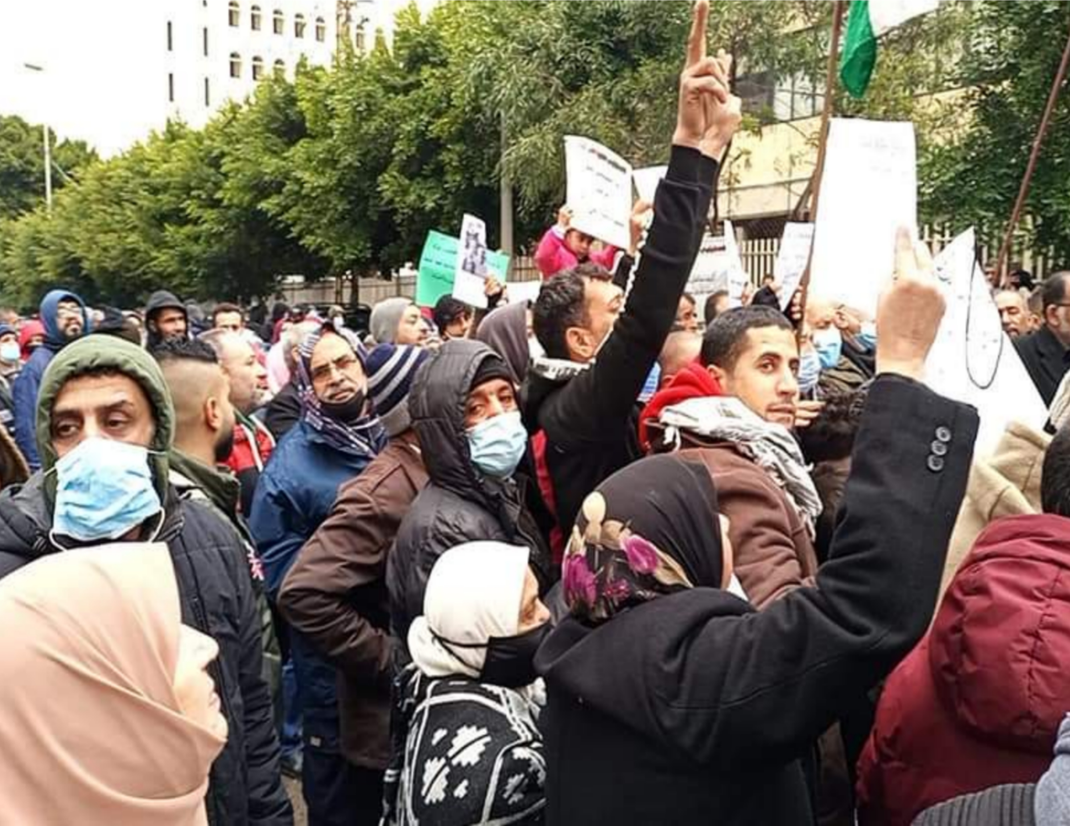 بعد دعوات ليوم غضب.. تظاهرة احتجاجية أمام مقر الأونروا في بيروت