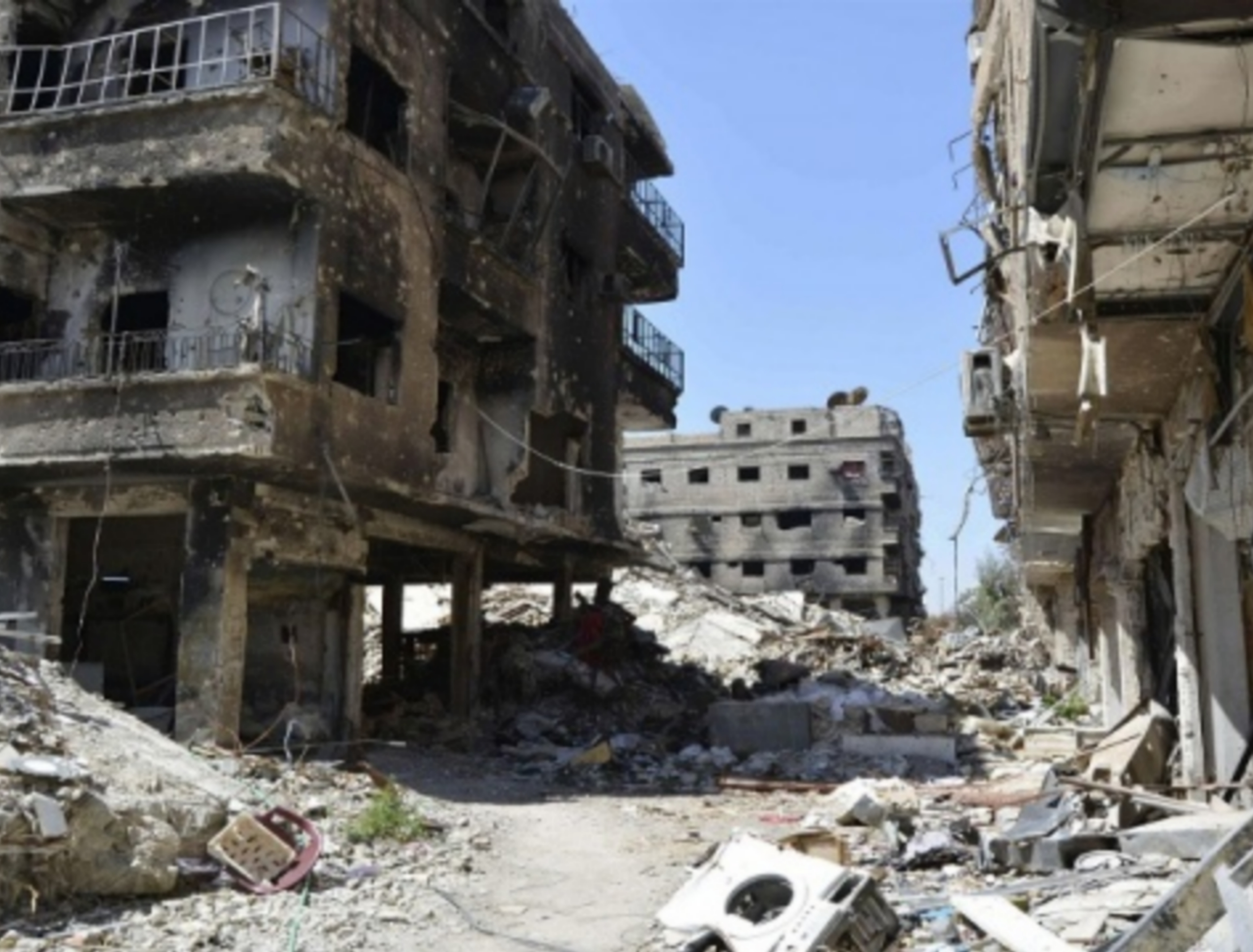 أهالي مخيم اليرموك.. الأنقاض تمنعنا من العودة