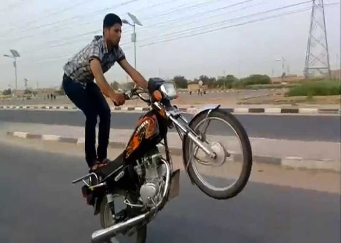 ظاهرة الدراجات النارية مصدر للرعب في مخيم سبينة