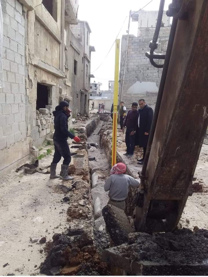 تمديد خط صرف صحي في مخيم درعا وسط مطالبات بتحسين البنى التحتية