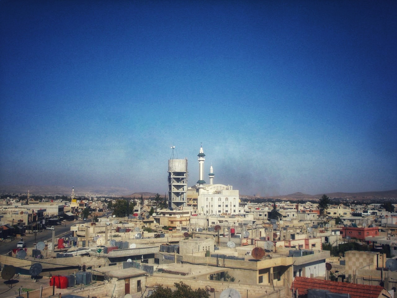 نقص مراكز الخدمة يزيد من أعباء الأهالي  في مخيم خان الشيح