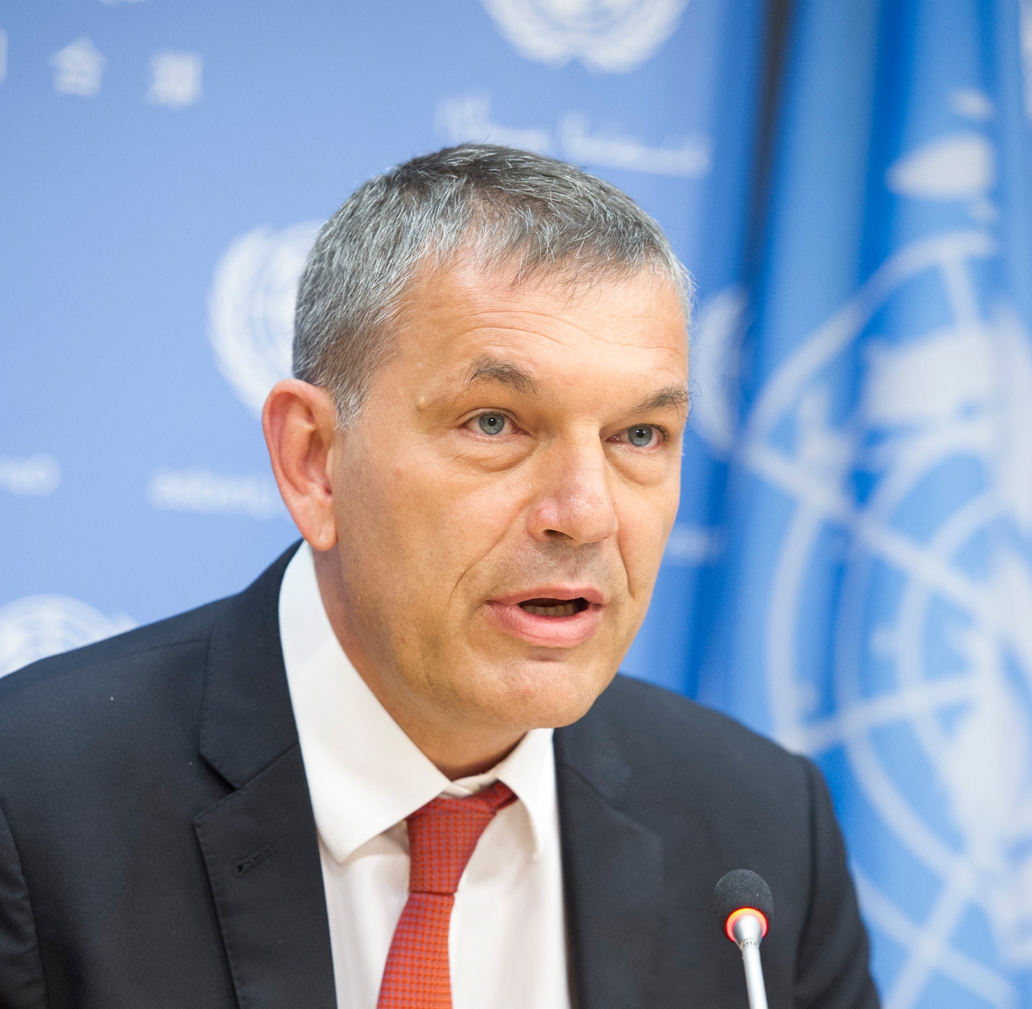 المفوض العام لوكالة الأونروا يزور مخيم خان دنون