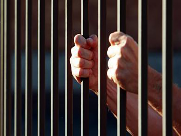 تزامناً مع العفو العام.. تحذيرات من عمليات احتيال تستهدف أهالي المعتقلين في سورية