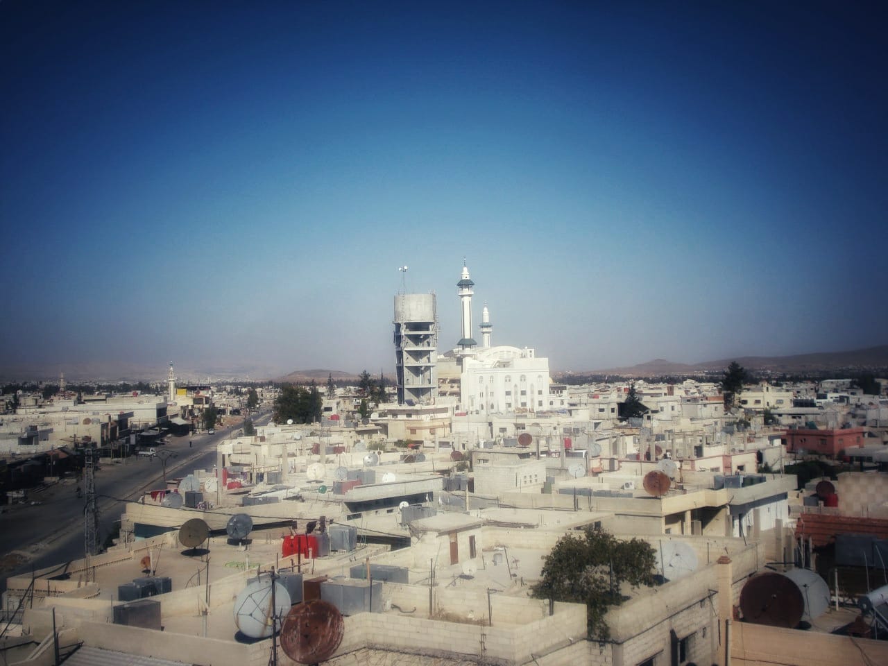 بعد مناشدات.. افتتاح مركز تجزئة في مخيم خان الشيح