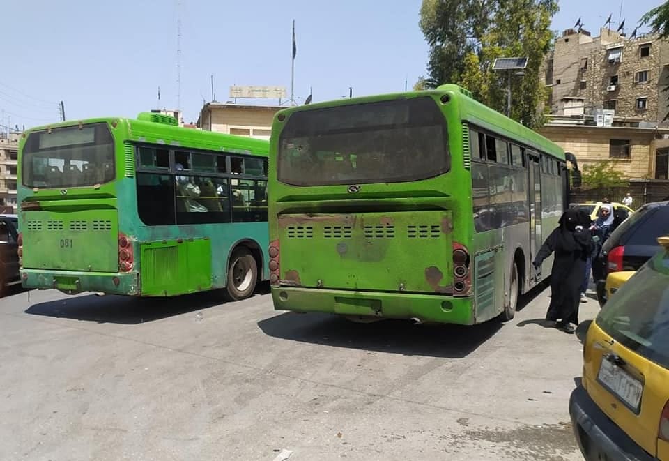 مخيم النيرب. أزمة مواصلات تعطل وصول الطلاب إلى مراكزهم الامتحانية