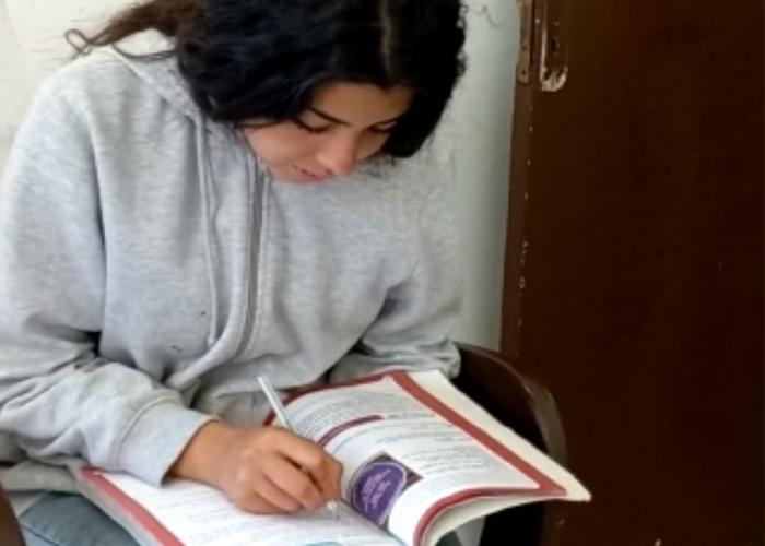 شاهد: من حقي أن أتعلم وأمنيتي أن أصبح طبيبة 