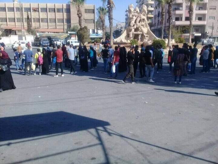 أزمة مواصلات مضاعفة يعيشها مخيم خان دنون