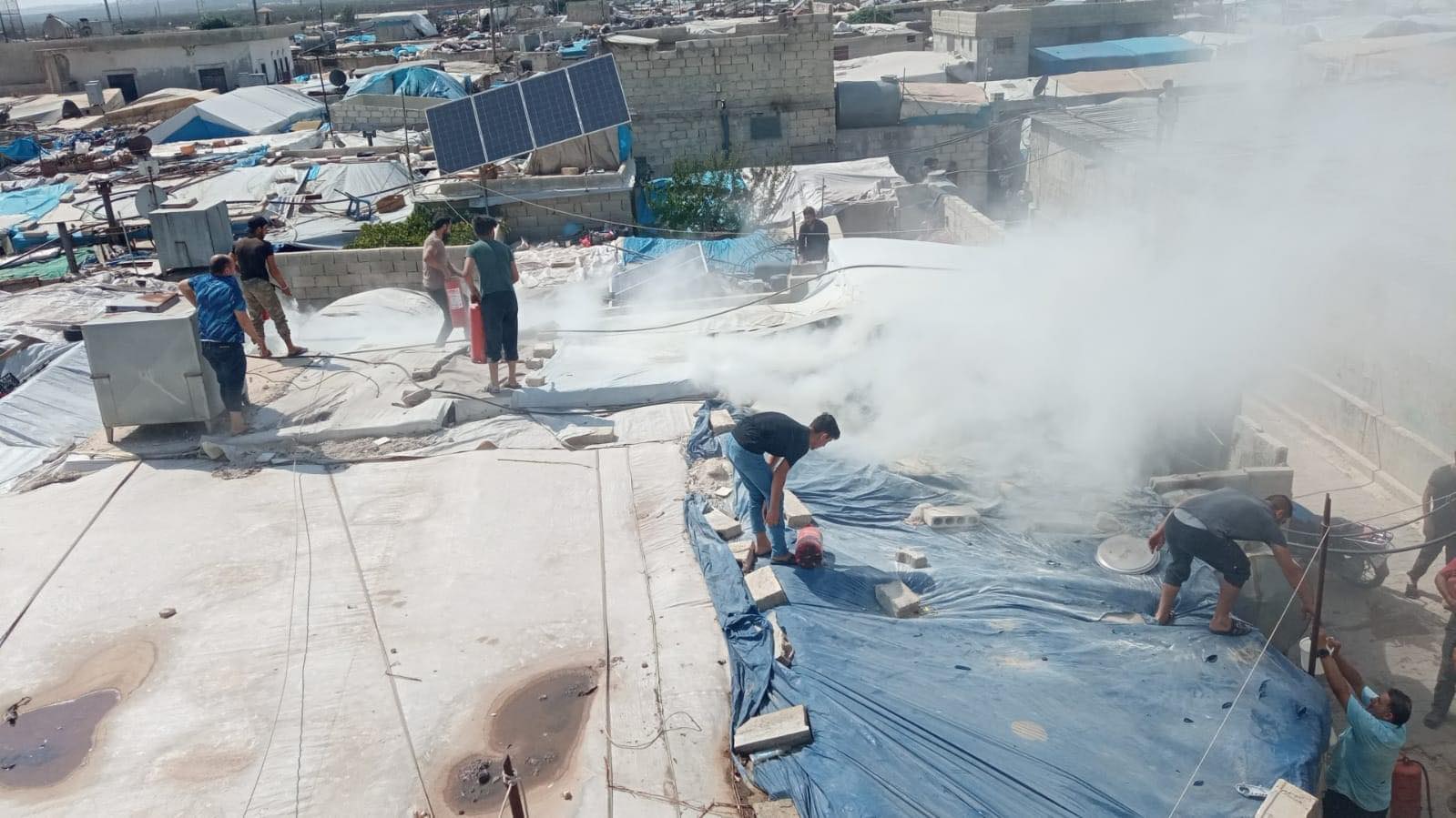 3 حرائق خلال أقل من ساعة. الحرائق تهدد حياة فلسطينيي الخيام شمال سورية 