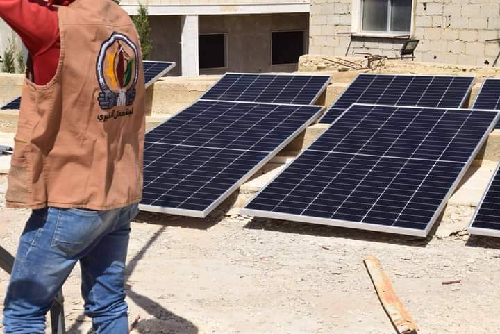 مخيم خان الشيح.. تركيب منظومة طاقة شمسية لأحد المساجد