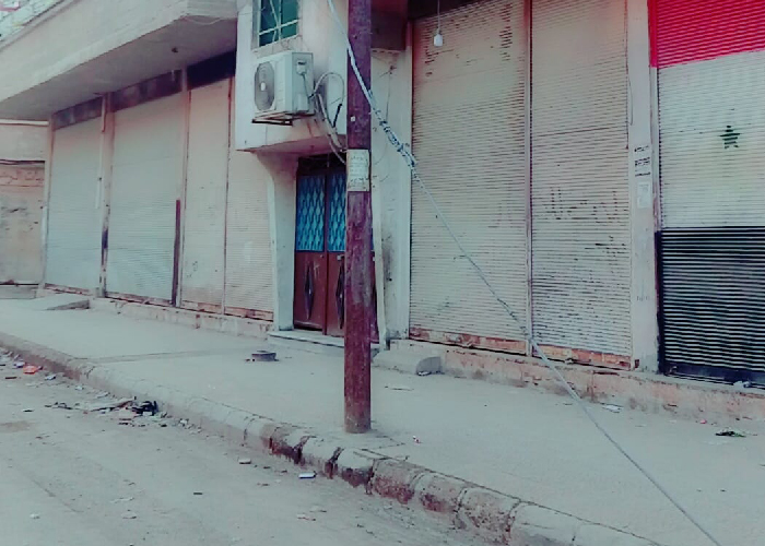 أسلاك الكهرباء خطر يهدد حياة سكان مخيم سبينة 