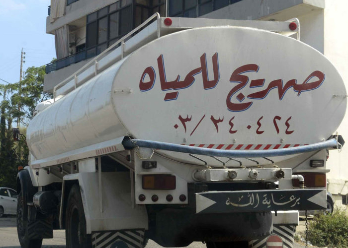 مخيم الحسينية.. المياه أزمة مستعصية وشكاوى من استغلال أصحاب الصهاريج 