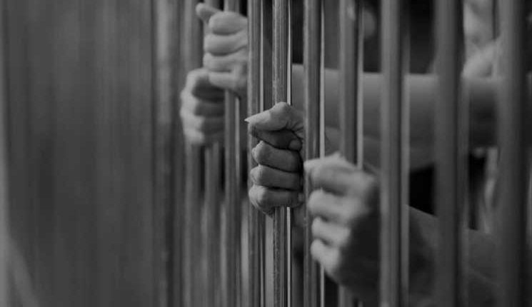 187 معتقلاً فلسطينياً من أبناء مخيم العائدين بحمص في السجون السورية